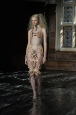 Dilara-Findikoglu_Look_30