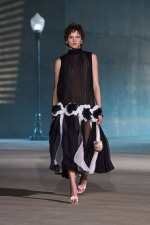 DIOR_W_RTW_CRUISE27_FRONT_LOOK_03_2x3