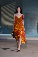 DIOR_W_RTW_CRUISE27_FRONT_LOOK_11_2x3
