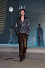 DIOR_W_RTW_CRUISE27_FRONT_LOOK_17_2x3
