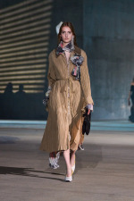 DIOR_W_RTW_CRUISE27_FRONT_LOOK_30_2x3