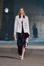DIOR_W_RTW_CRUISE27_FRONT_LOOK_34_2x3
