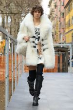 DG_WOMEN_SHOW_WINTER_2025__PHOTO_GORUNWAY_LOOK_17_OUTDOOR