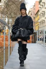 DG_WOMEN_SHOW_WINTER_2025__PHOTO_GORUNWAY_LOOK_23_OUTDOOR