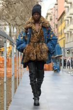 DG_WOMEN_SHOW_WINTER_2025__PHOTO_GORUNWAY_LOOK_34_OUTDOOR