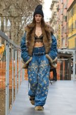 DG_WOMEN_SHOW_WINTER_2025__PHOTO_GORUNWAY_LOOK_35_OUTDOOR