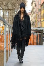 DG_WOMEN_SHOW_WINTER_2025__PHOTO_GORUNWAY_LOOK_38_OUTDOOR