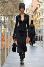 DG_WOMEN_SHOW_WINTER_2025__PHOTO_GORUNWAY_LOOK_40_OUTDOOR