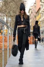 DG_WOMEN_SHOW_WINTER_2025__PHOTO_GORUNWAY_LOOK_43_OUTDOOR