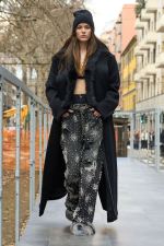 DG_WOMEN_SHOW_WINTER_2025__PHOTO_GORUNWAY_LOOK_45_OUTDOOR