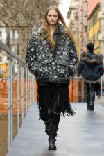 DG_WOMEN_SHOW_WINTER_2025__PHOTO_GORUNWAY_LOOK_48_OUTDOOR
