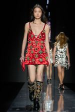 DG_WOMEN_SHOW_WINTER_2025__PHOTO_GORUNWAY_LOOK_61_INDOOR