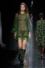 DG_WOMEN_SHOW_WINTER_2025__PHOTO_GORUNWAY_LOOK_64_INDOOR
