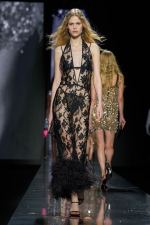 DG_WOMEN_SHOW_WINTER_2025__PHOTO_GORUNWAY_LOOK_67_INDOOR