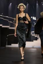 DG_Women_sFashionShow_SS25_Runway-12