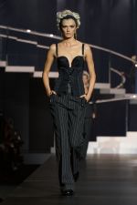 DG_Women_sFashionShow_SS25_Runway-24