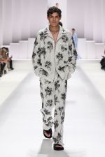 DG_MEN_SHOW_SUMMER_2026__PHOTO_GORUNWAY_LOOK_75