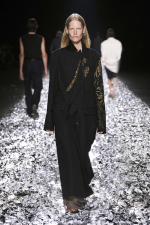 DRIES_VAN_NOTEN_SS25_2732X4098_LOOKS_17