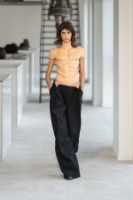 Duran-Lantink_fw25_runway_press_look01