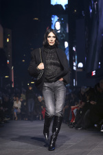 GG_Cruise_VOGUE_Look_34