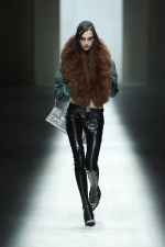 Look_034