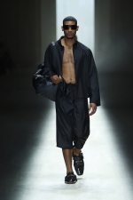 Look_037
