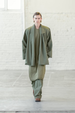 HedMayner_ss26_runway_press_look16