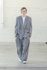 HedMayner_ss26_runway_press_look30