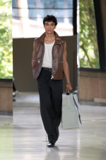 HERMES_MRTW_SHOW_SS26_RUNWAY_FILIPPOFIOR_45_12
