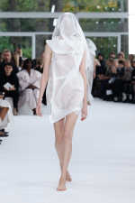 ISSEY-MIYAKE_SS25_RUNWAY_01