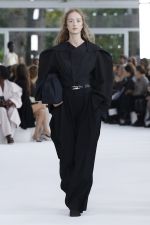 ISSEY-MIYAKE_SS25_RUNWAY_09