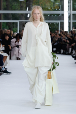 ISSEY-MIYAKE_SS25_RUNWAY_18