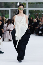 ISSEY-MIYAKE_SS25_RUNWAY_19