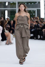 ISSEY-MIYAKE_SS25_RUNWAY_38