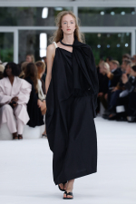 ISSEY-MIYAKE_SS25_RUNWAY_40