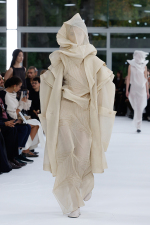 ISSEY-MIYAKE_SS25_RUNWAY_44