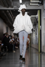 JPGRTWSS26_RUNWAY_FRONT2X3_LOOK03