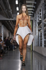 JPGRTWSS26_RUNWAY_FRONT2X3_LOOK05