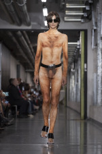 JPGRTWSS26_RUNWAY_FRONT2X3_LOOK06