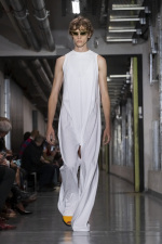 JPGRTWSS26_RUNWAY_FRONT2X3_LOOK15