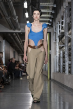 JPGRTWSS26_RUNWAY_FRONT2X3_LOOK22_RETOUCHED