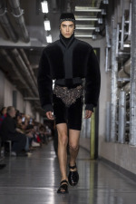 JPGRTWSS26_RUNWAY_FRONT2X3_LOOK52