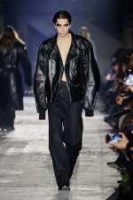 JohnLawrenceSullivan AW26 Runway Show am 2.Februar 2026 im Kraftwerk Berlin. Intervention V by Reference Studios. Berlin Fashion Week