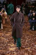 Kiko-Kostadinov_fw25_runway_press_look01