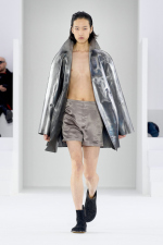 LOEWE_FW23_MW_SHOW_RUNWAY_LOOK_26_FRONT_RGB_CROPPED_4x5_26