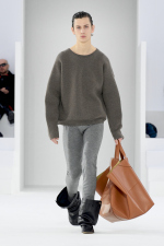 LOEWE_FW23_MW_SHOW_RUNWAY_LOOK_39_FRONT_RGB_CROPPED_4x5_39