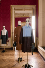 LOEWE_FW25_PRESENTATION_MANNEQUINS_RGB_CROPPED_4X5_48