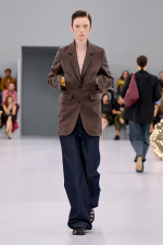 LOEWE_SS24_MW_SHOW_RUNWAY_LOOK_10_FRONT_RGB_CROPPED_4X5_10