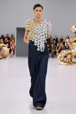 LOEWE_SS24_MW_SHOW_RUNWAY_LOOK_15_FRONT_RGB_CROPPED_4X5_15