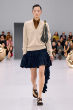 LOEWE_SS24_MW_SHOW_RUNWAY_LOOK_20_FRONT_RGB_CROPPED_4X5_20
